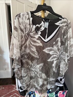 Brittany Black Black and White Lace Floral V-Neck Tunic
